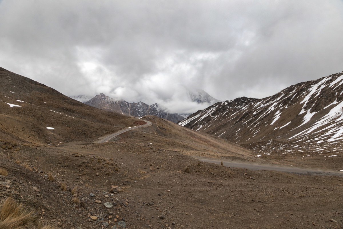La Cumbre pass at about 4,700 m, the cold high start of the Death Road Bolivia altitude range